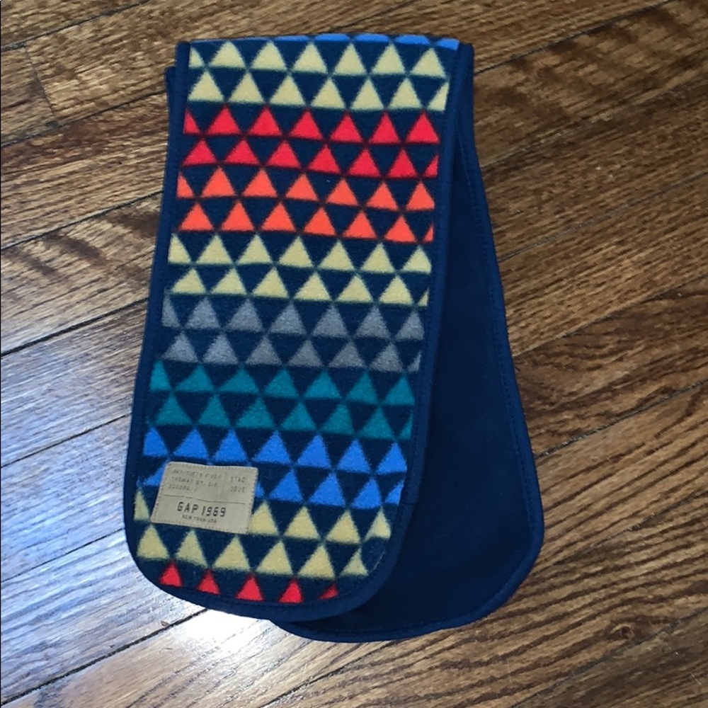 Gap Boys Reversible Fleece Scarf. Perfect!